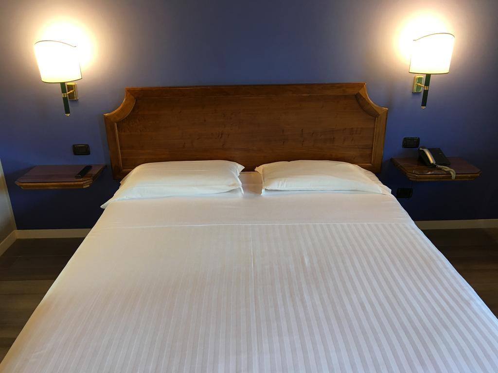 Hotel Don Carlo Broni Dış mekan fotoğraf