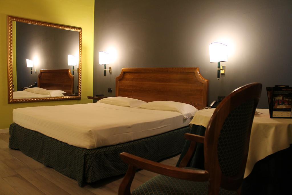 Hotel Don Carlo Broni Dış mekan fotoğraf